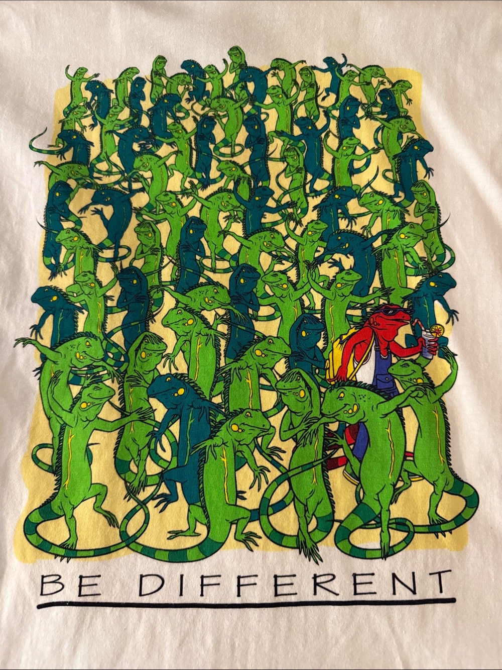 Be Different Reptile Graphic Tee - Green/Blue unisex XL